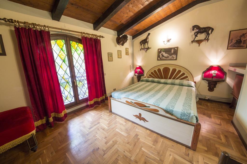 Hotel Villino Della Flanella Μόντενα Δωμάτιο φωτογραφία
