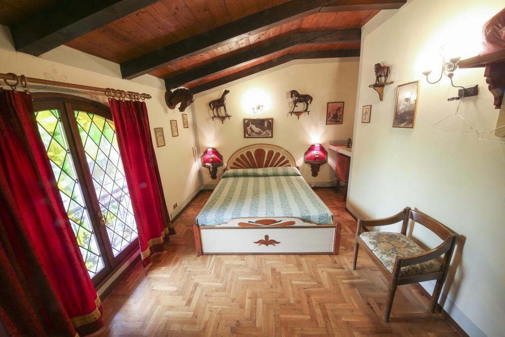Hotel Villino Della Flanella Μόντενα Δωμάτιο φωτογραφία